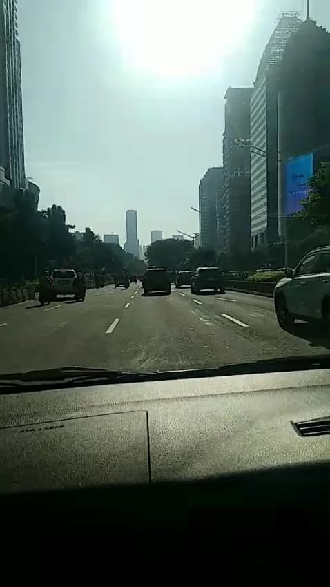 Dokumentasi perjalanan di jalan perkotaan dari mobil ROS